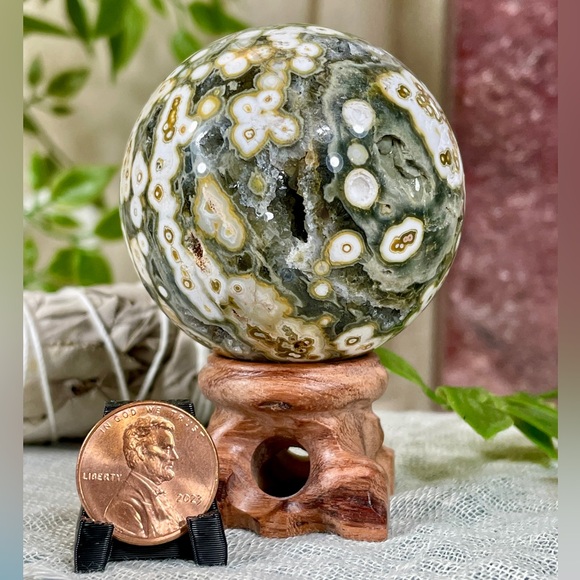2226 RARE 8th Vein Ocean Jasper Crystal Sphere - Picture 14 of 14
